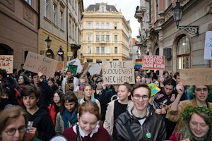 Slušný člověk a ekolog orientovaný na budoucnost. Co hledají mladí lidé v prezidentovi?