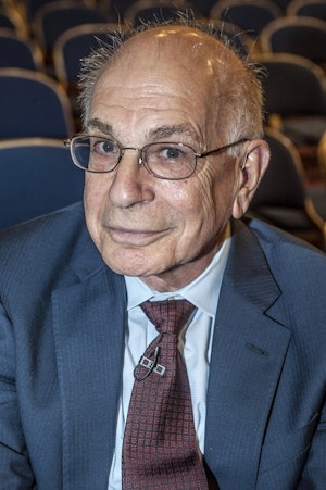 Daniel Kahneman ukazoval, že se často rozhodujeme proti vlastnímu zájmu