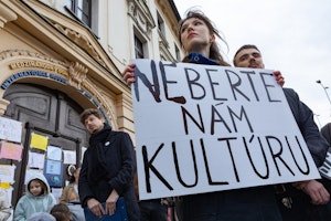 Co Orbánovi trvalo deset let, zvládli na Slovensku za půl roku. Cílem je vyhladovět kulturu