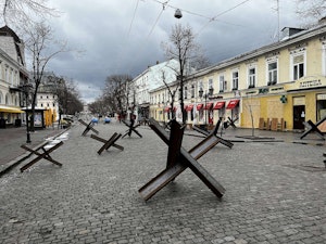 Cítíme se provinile, že jsme v bezpečí a nebráníme svou zemi