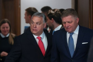 Jak Viktor Orbán o důvěru v EU i NATO přišel a co za to získal