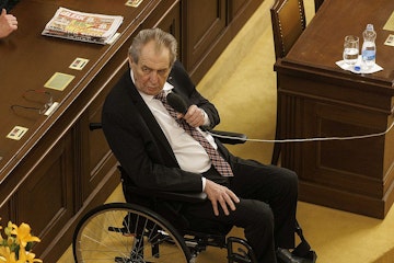 Zeman se pokusil zmocnit Česka, ale v opakovaném útoku na demokracii naštěstí neuspěl