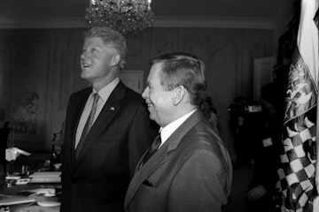 Extrovert a saxofonista opět v Praze. Jaký vliv má dnes Bill Clinton na Ameriku?