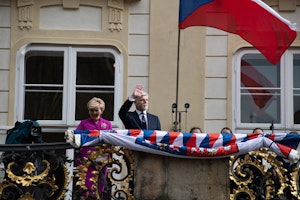 Střídání stráží na Hradě aneb Jak Zeman nezničil Respekt